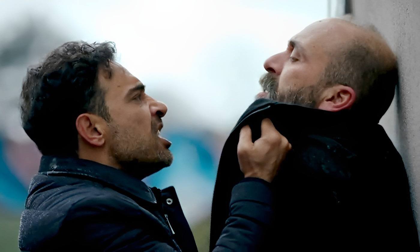 Eren accoltellato, Yekta e Serdar alleati contro Çinar, Segreti di famiglia - capitolo 24